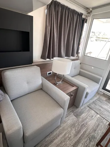 saloon 