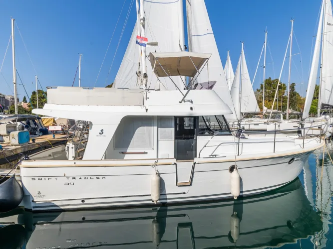 Motor yachts