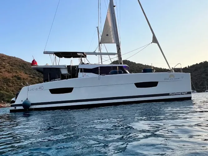 Fountaine Pajot Lucia 40