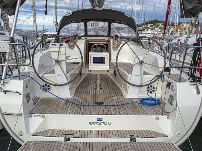 Sailing yachts