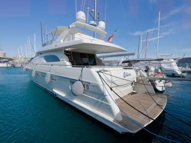 Motor yachts