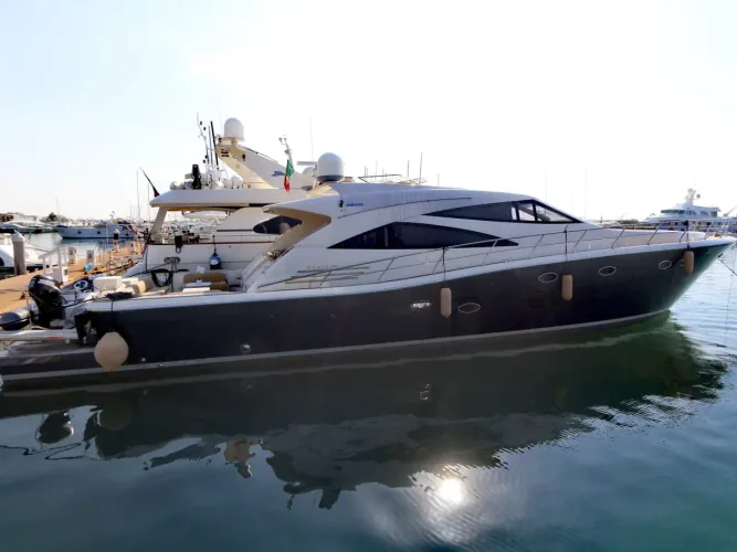 Motor yachts