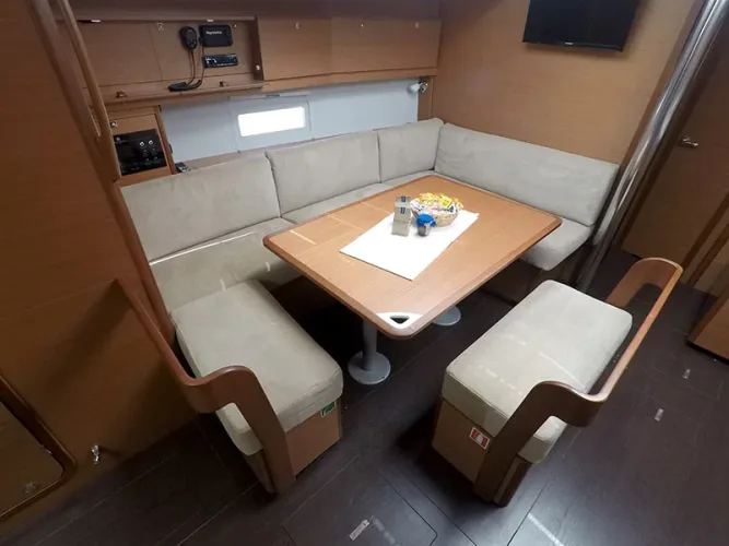 Dufour 430