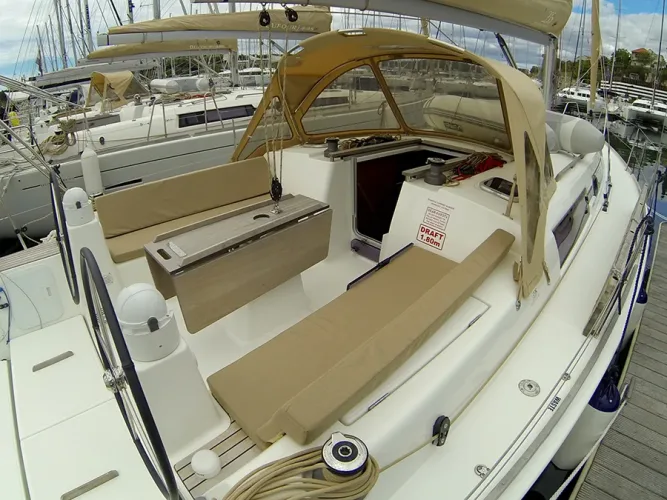 Dufour 335 GL cockpit table