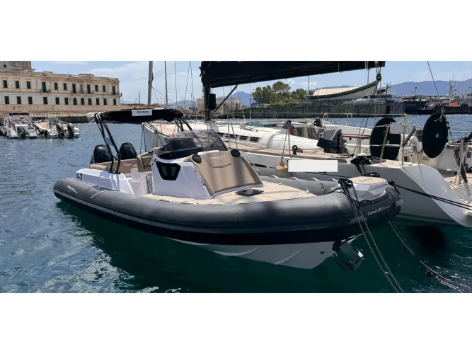 Motor yachts