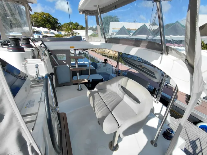 Captain's chair