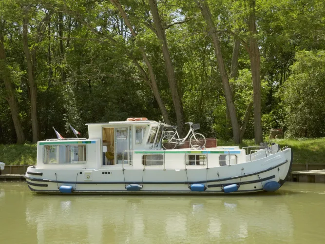 Houseboats