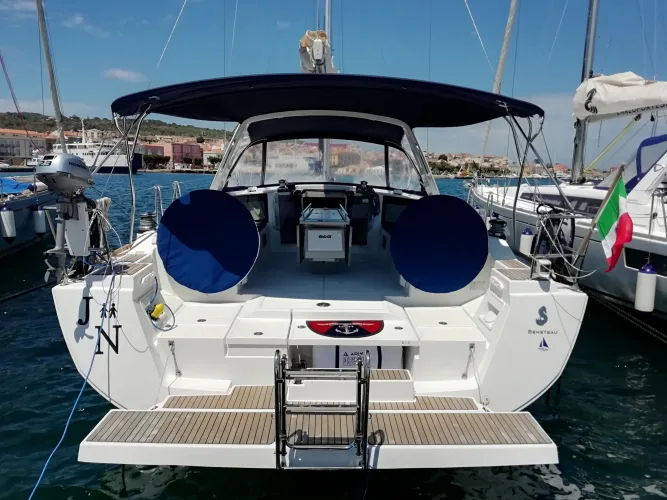 Sailing yachts