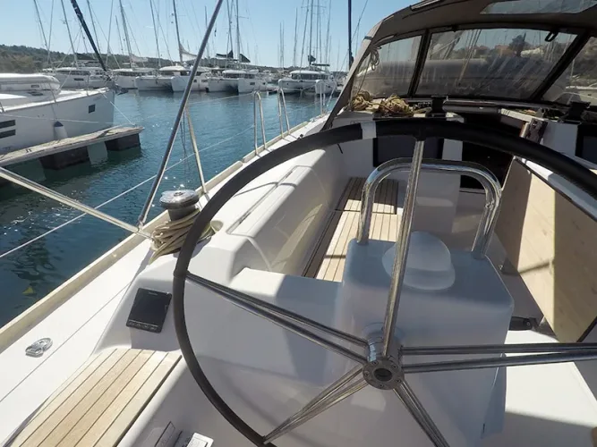 Dufour 460