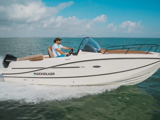 Quicksilver Active 755 sundeck