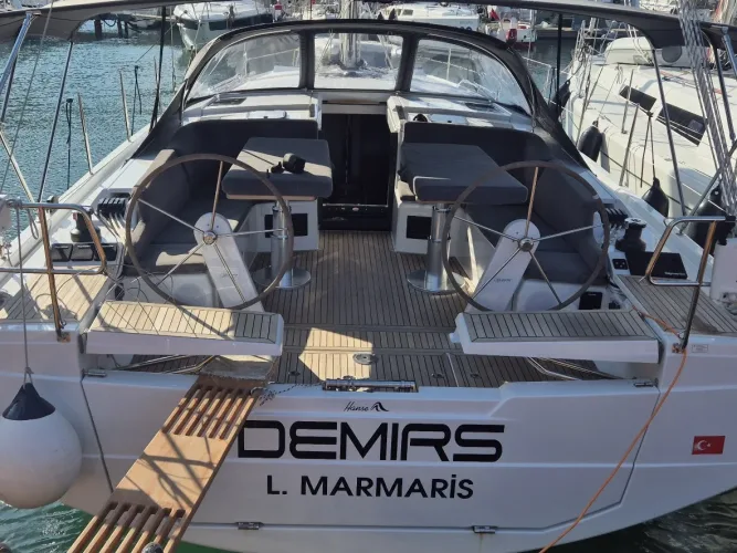 Demirs
