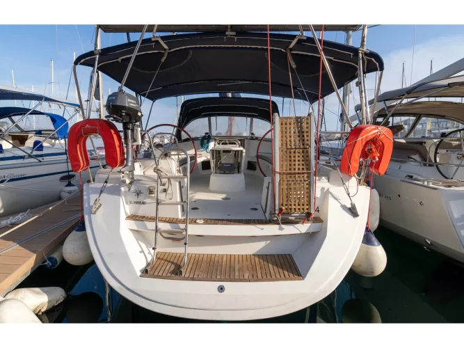 Beethoven ( with Bowthruster ,Solar Panels)