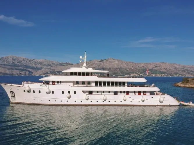 Motor yachts