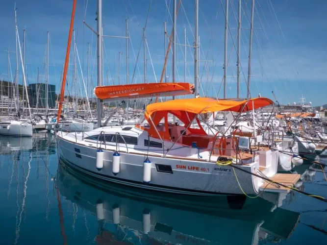 Sailing yachts